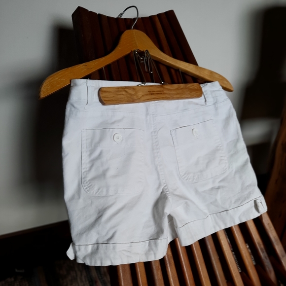 Barn Equipment size 6 white shorts - Picture 3 of 5